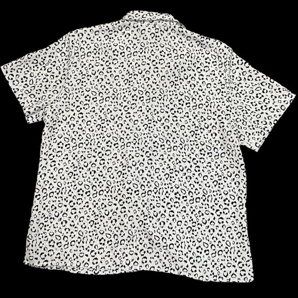 3/$30 ⭐️ Vintage Black White Leopard Print Short Sleeve Button Shirt Notations - Picture 6 of 7